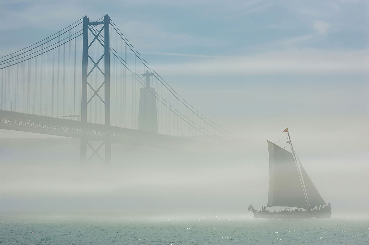 Fotografia incrível da Ponte 25 de abril em Lisboa
